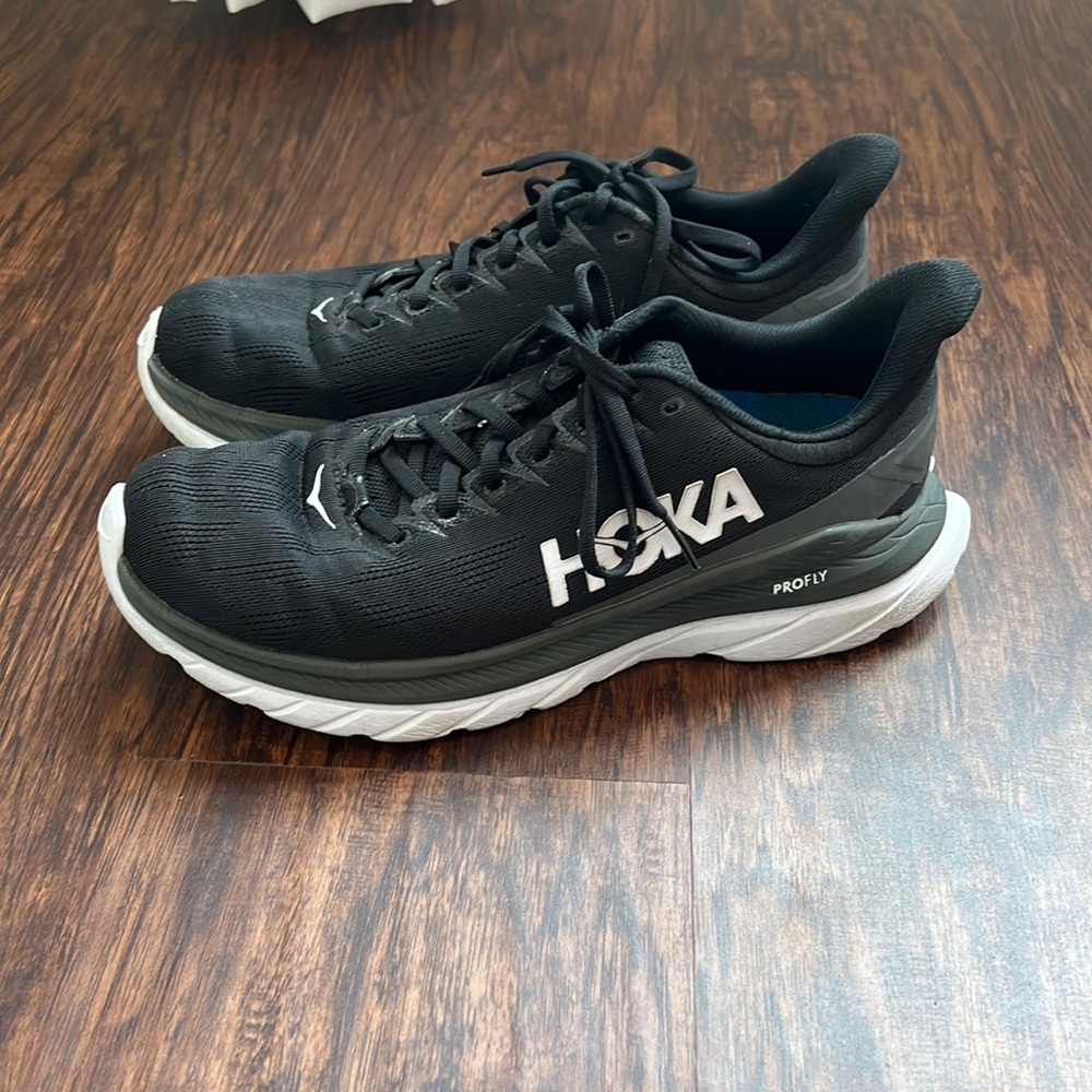 Women's Hoka shoes. Size 10